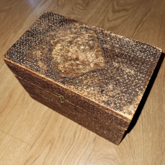 Vintage Tramp Art Style Box - Picture 7 of 9